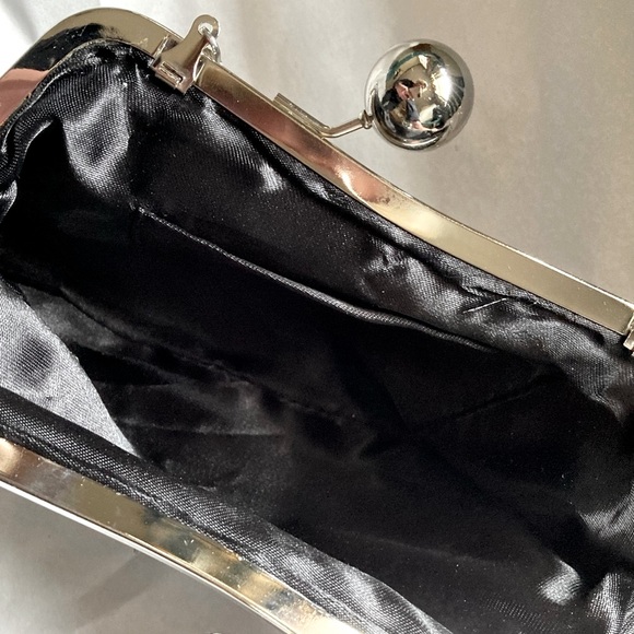 Vintage Black and Silver Sequin Bag with Chain Strap - Picture 7 of 13